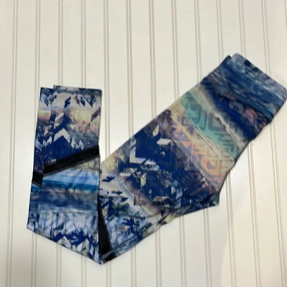 American Eagle patterned high rise leggings